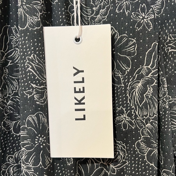 Likely Hanner Print Drawstring Waist Long Sleeve Dress in Charcoal (00) - Picture 12 of 13